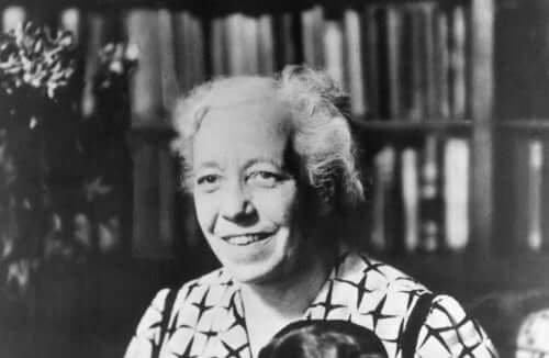 Uśmiechnięta Karen Horney