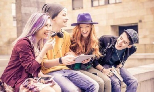 Późna adolescencja: coraz częściej występujący fenomen