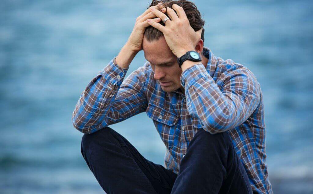 Zmartwiony mężczyzna