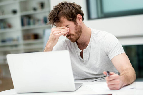 Zmęczony mężczyzna