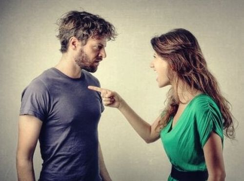 Para kłóci się
