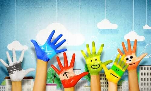 Pomalowane dłonie - rola sztuki w rozwoju dziecka