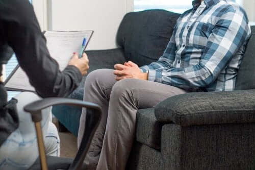 Mężczyzna u psychologa