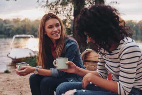 Przyjaciółki na kawie - jak wyrazić wdzięczność przyjaciołom