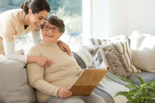 Jak powinna wyglądać komunikacja z osobą z demencją?