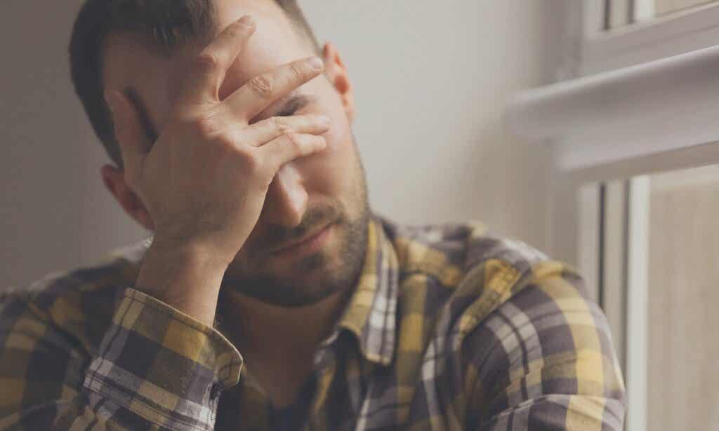 Załamany mężczyzna