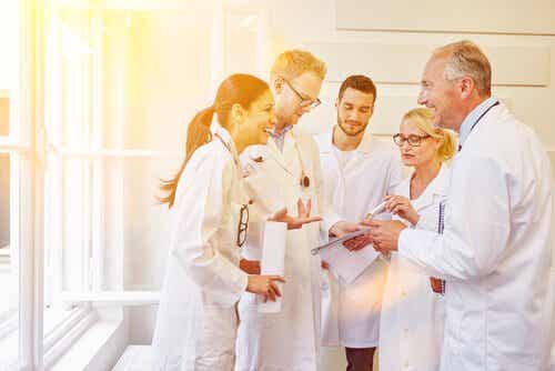 Śmiejący się lekarze - humor w walce ze stresem