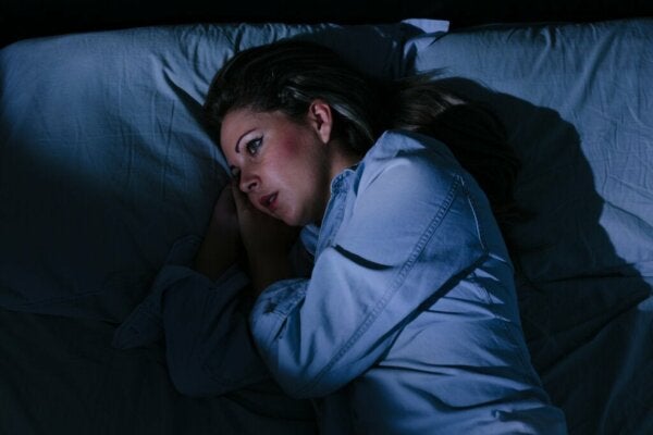 Dlaczego przed zaśnięciem analizujesz wszystkie swoje zmartwienia?