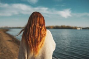 Ludzie, którzy lubią samotność i ich cechy psychologiczne
