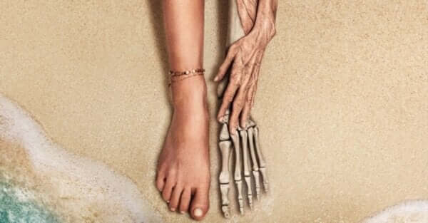 Old: film, który mówi nam, że czas jest względny