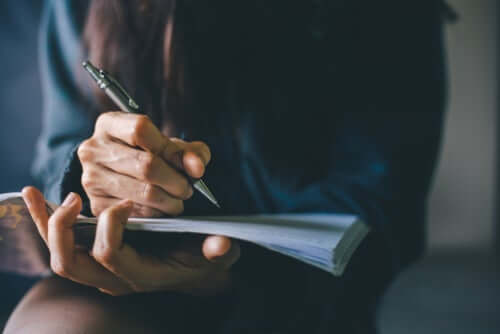 Tradycyjne pisanie ręczne - niebywale korzystne dla mózgu!