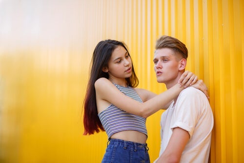 Przemoc w młodym związku - dlaczego nastolatki kochają złych chłopców?