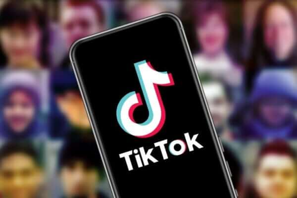 TikTok - w jaki sposób wpływa na mózg