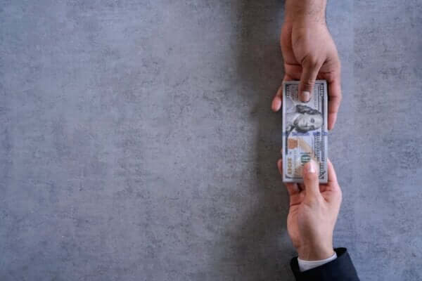 Czy pożyczanie pieniędzy może zrujnować związek?