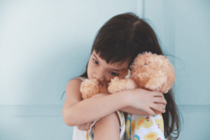 Trauma porzucenia: rany związane z adopcją