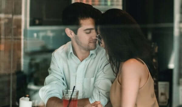 Dlaczego zakochujemy się w narcyzach?