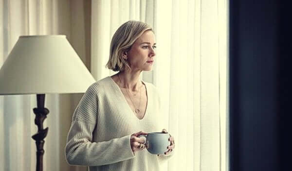 Obserwator: serial, przez który boimy się zostać sami w domu