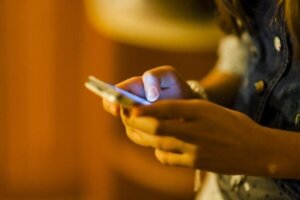 Jak nowe technologie pomagają w leczeniu psychoz?