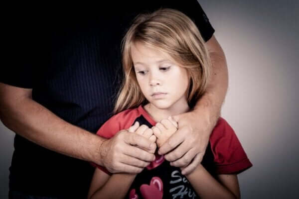 Przemoc zastępcza: najokrutniejsza forma przemocy ze względu na płeć