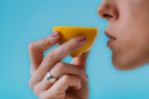 Anosmia czuciowo-nerwowa: zmiany w zmyśle węchu