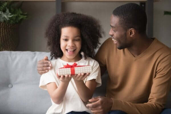 Co należy wziąć pod uwagę, dając dziecku telefon komórkowy?