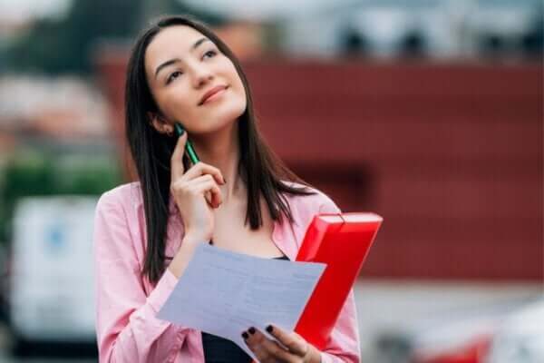 Krytyczne myślenie a inteligencja emocjonalna - czy istnieje związek?
