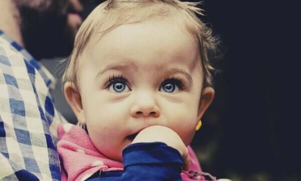 Skąd dzieci wiedzą, komu mogą zaufać?